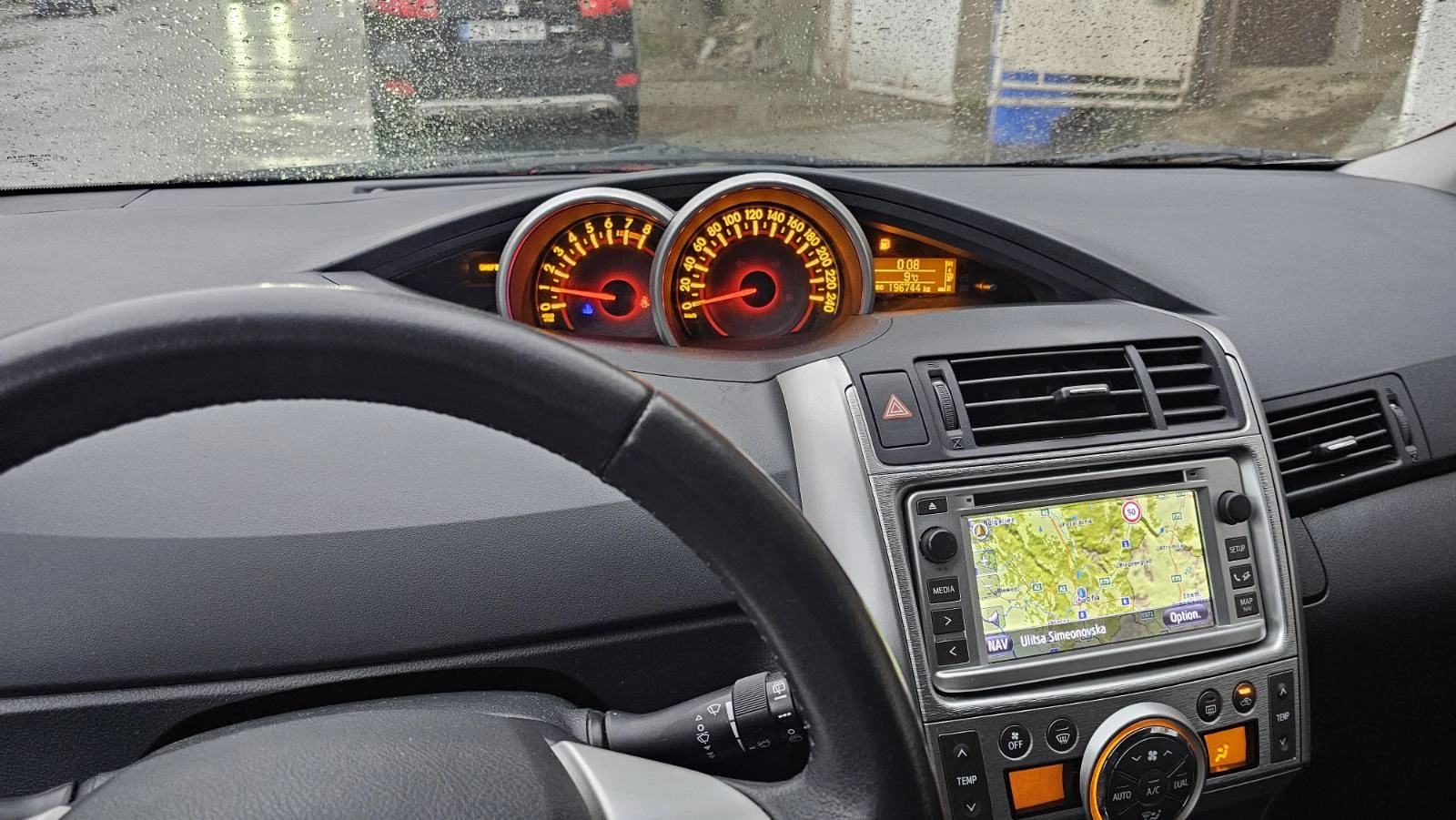 Toyota Verso 1.8, снимка 12 - Автомобили и джипове - 56750866