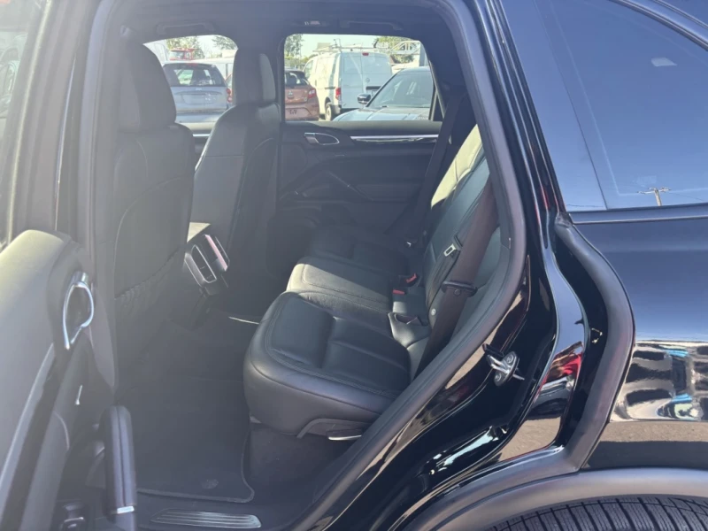 Porsche Cayenne FACELIFT* PDK* 360КАМЕРА* ДИСТРОНИК* , снимка 11 - Автомобили и джипове - 52098199