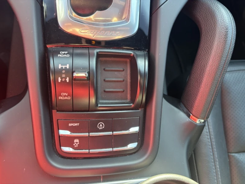 Porsche Cayenne FACELIFT* PDK* 360КАМЕРА* ДИСТРОНИК* , снимка 16 - Автомобили и джипове - 52098199