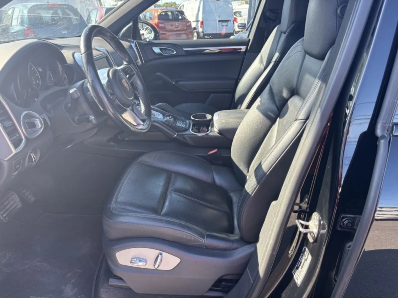 Porsche Cayenne FACELIFT* PDK* 360КАМЕРА* ДИСТРОНИК* , снимка 10 - Автомобили и джипове - 52098199