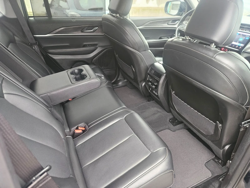 Jeep Grand cherokee От дилърство, снимка 13 - Автомобили и джипове - 53493660