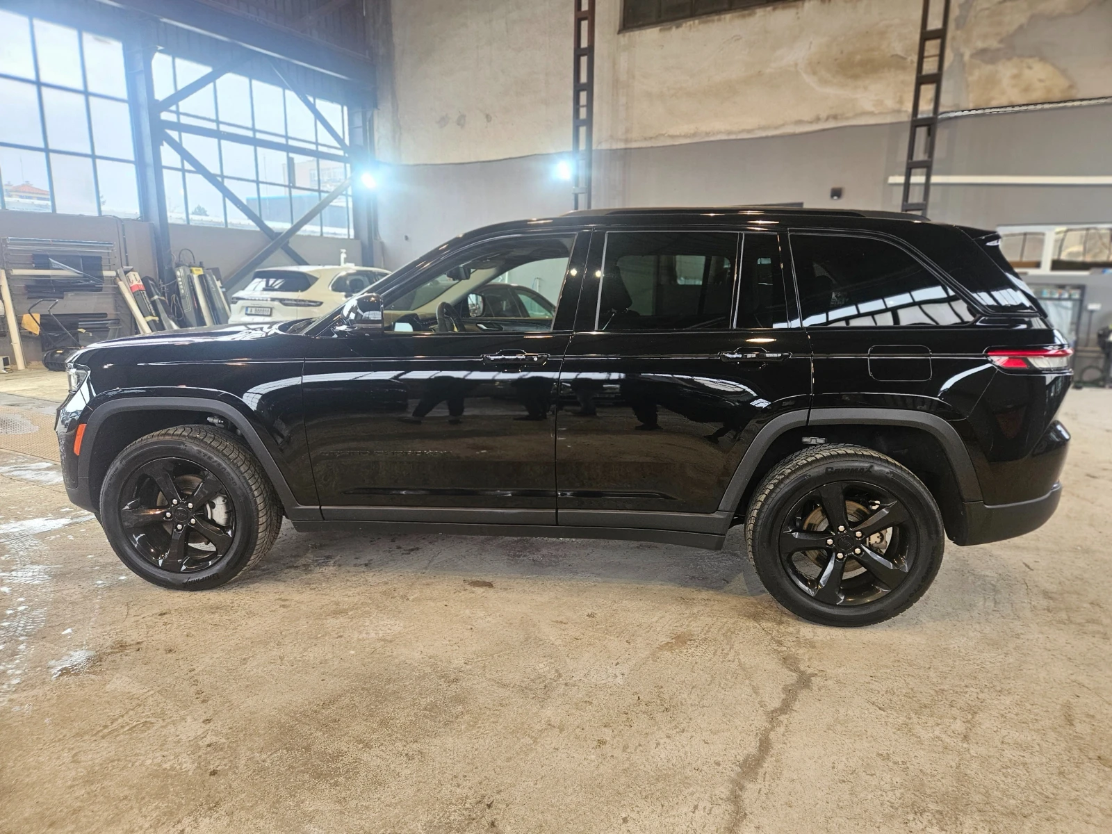 Jeep Grand cherokee От дилърство - изображение 7