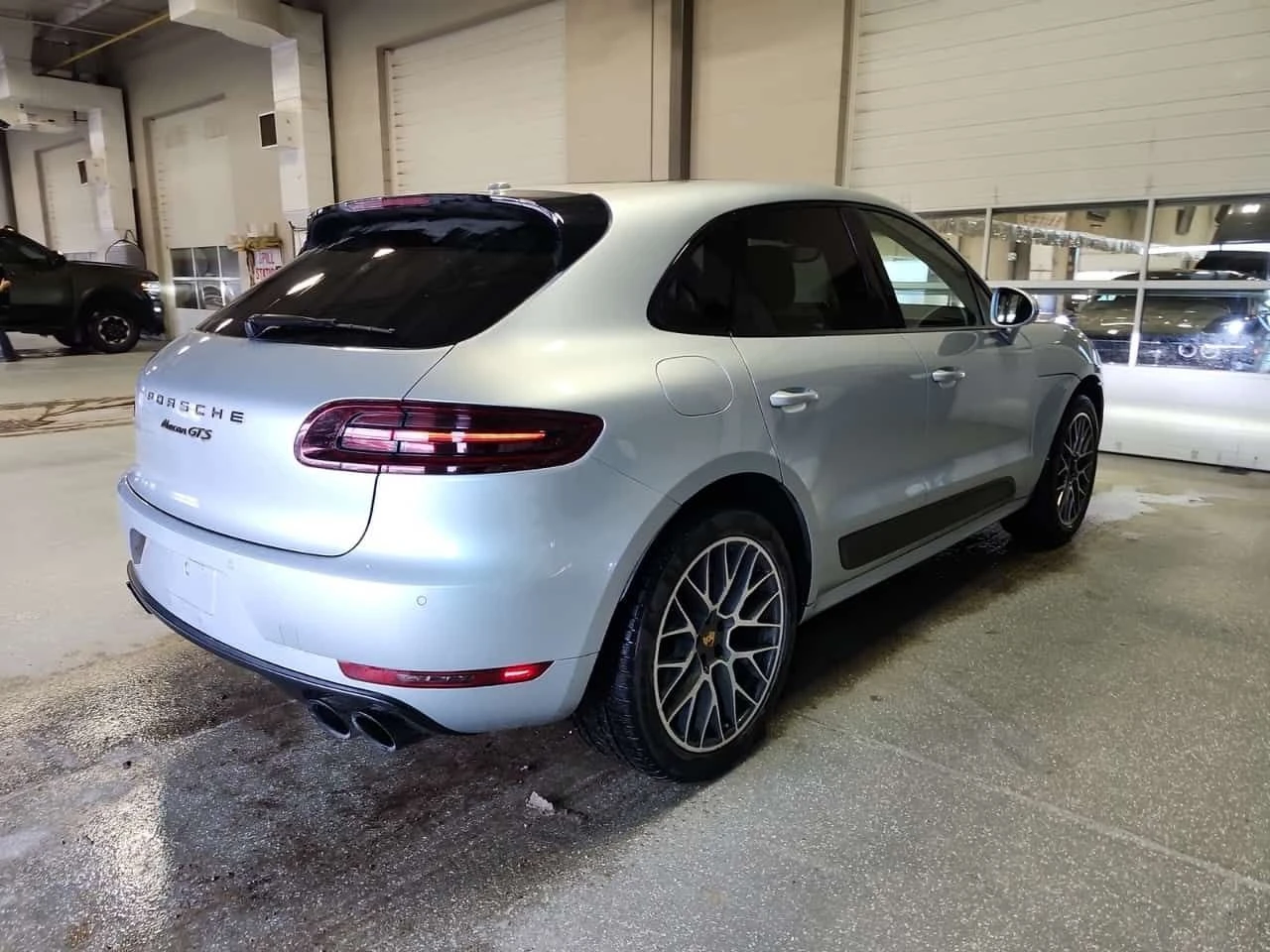 Porsche Macan * GTS * ПОДГРЕВ * ПАНОРАМА * ОБДУХВАНЕ * ДИСТРОНИК - изображение 3