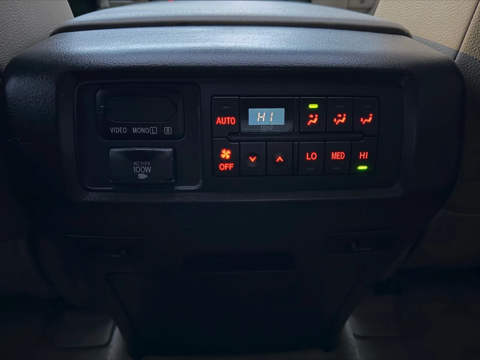 Toyota Sequoia PLATINUM* 5.7* V8* ПОДГРЕВ* КАМЕРА* КЕЙЛЕС, снимка 15 - Автомобили и джипове - 53915248