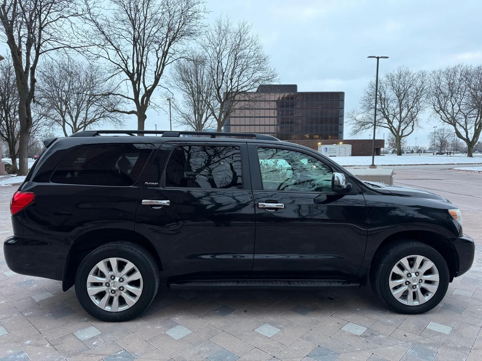 Toyota Sequoia PLATINUM* 5.7* V8* ПОДГРЕВ* КАМЕРА* КЕЙЛЕС, снимка 5 - Автомобили и джипове - 53915248