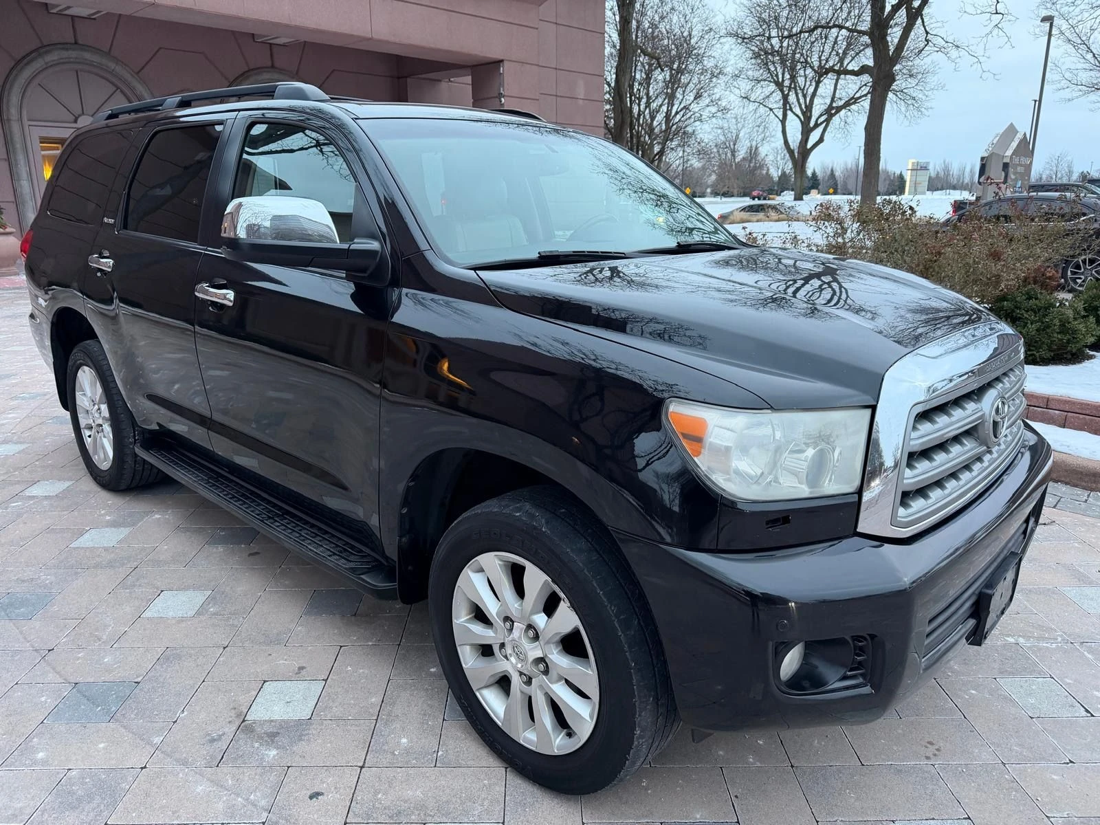 Toyota Sequoia PLATINUM* 5.7* V8* ПОДГРЕВ* КАМЕРА* КЕЙЛЕС, снимка 3 - Автомобили и джипове - 53915248