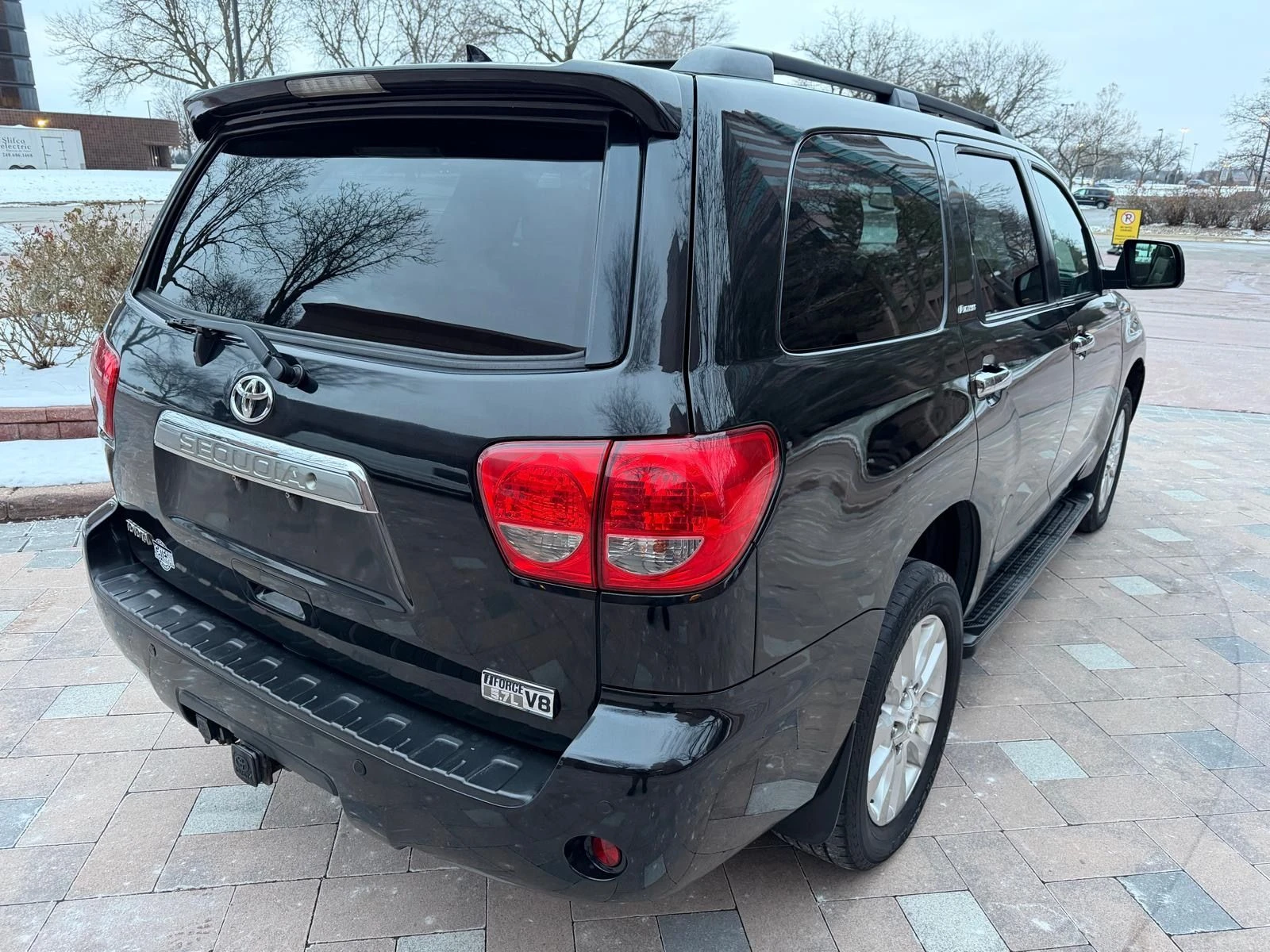 Toyota Sequoia PLATINUM* 5.7* V8* ПОДГРЕВ* КАМЕРА* КЕЙЛЕС, снимка 2 - Автомобили и джипове - 53915248