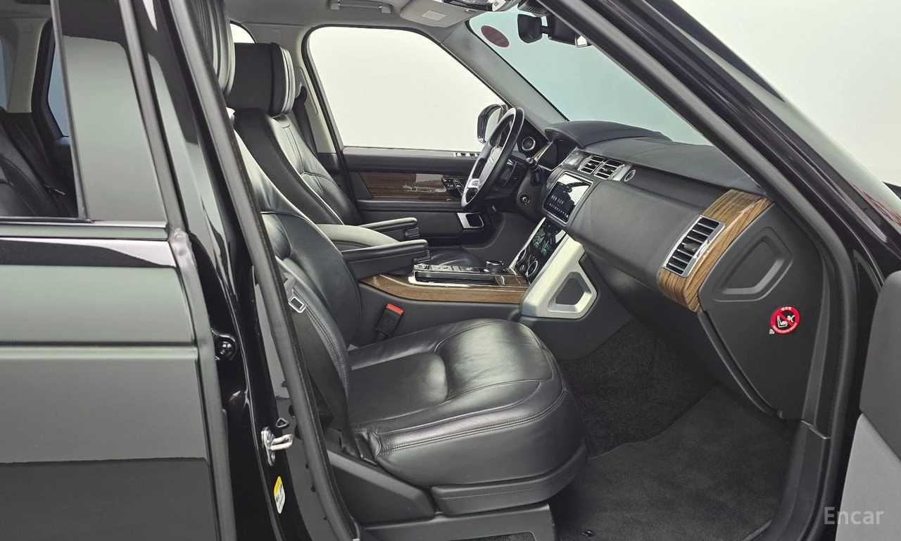 Land Rover Range rover 4.4* V8* ОБДУХВАНЕ* ХЕДЪП* МАСАЖ* LANE* ASSIST* , снимка 12 - Автомобили и джипове - 54851961