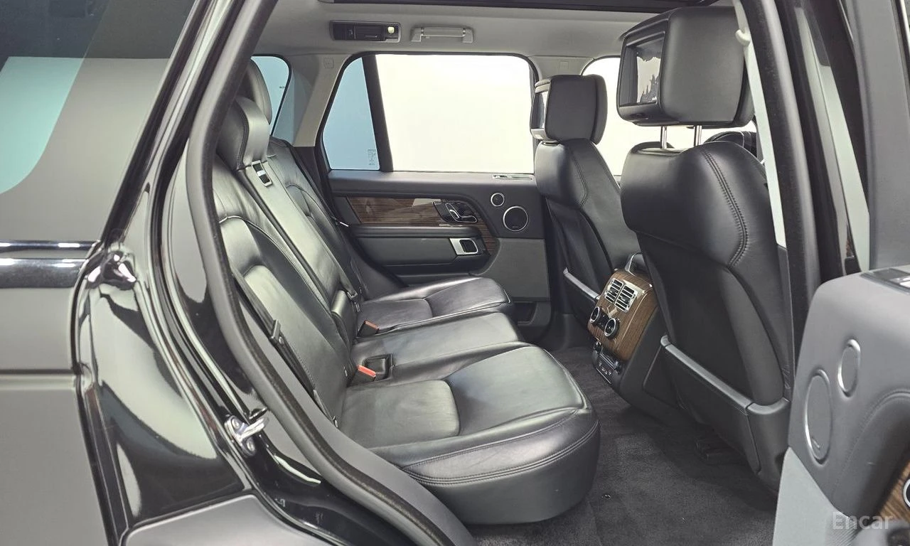 Land Rover Range rover 4.4* V8* ОБДУХВАНЕ* ХЕДЪП* МАСАЖ* LANE* ASSIST* , снимка 14 - Автомобили и джипове - 54851961