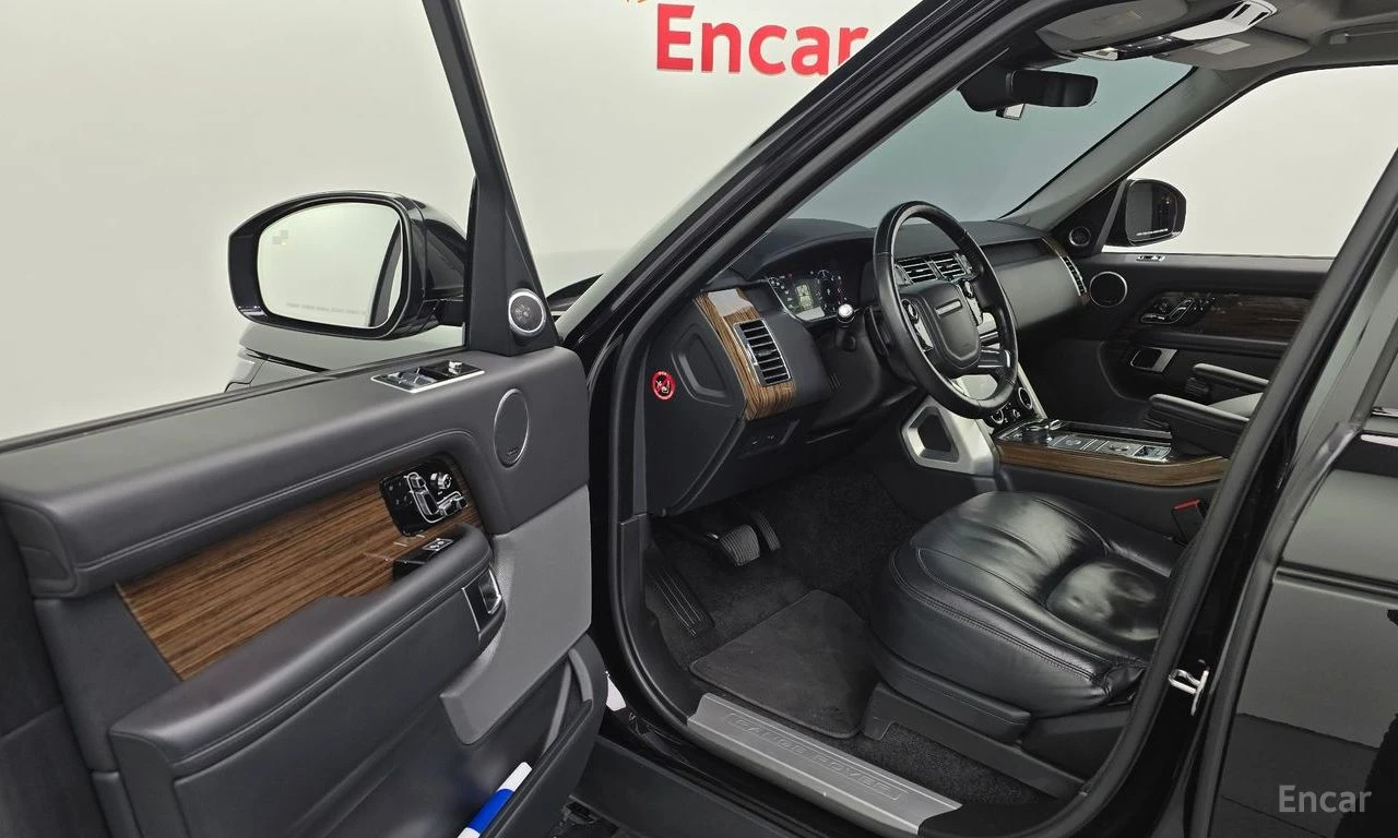 Land Rover Range rover 4.4* V8* ОБДУХВАНЕ* ХЕДЪП* МАСАЖ* LANE* ASSIST* , снимка 5 - Автомобили и джипове - 54851961