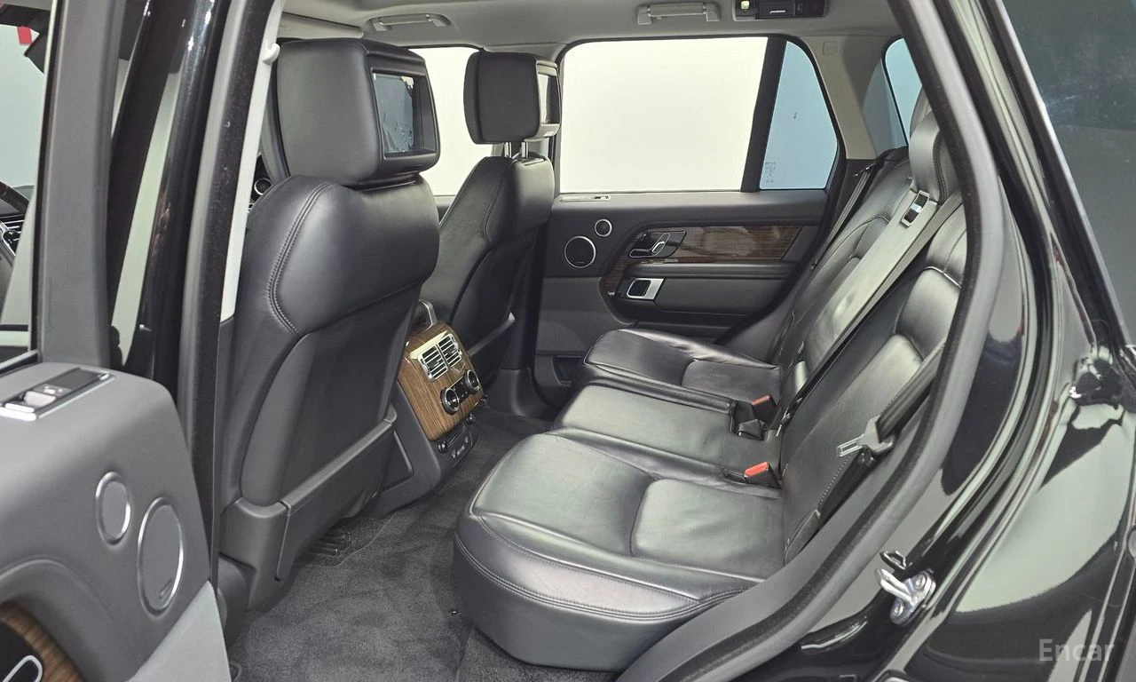 Land Rover Range rover 4.4* V8* ОБДУХВАНЕ* ХЕДЪП* МАСАЖ* LANE* ASSIST* , снимка 13 - Автомобили и джипове - 54851961