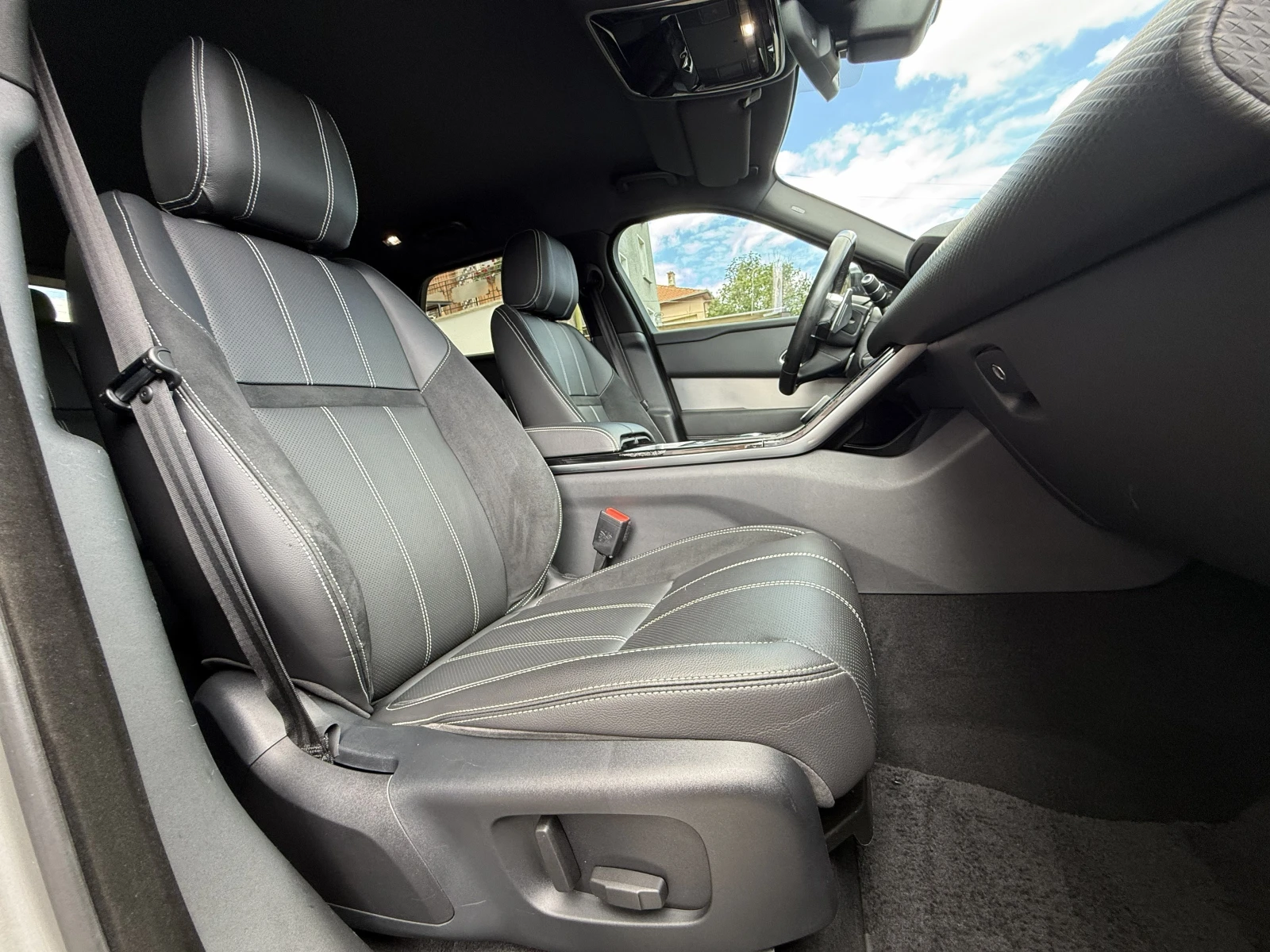 Land Rover Range Rover Velar R-Dynamic-4x4-240к.с-TOP-TOP, снимка 14 - Автомобили и джипове - 55231690
