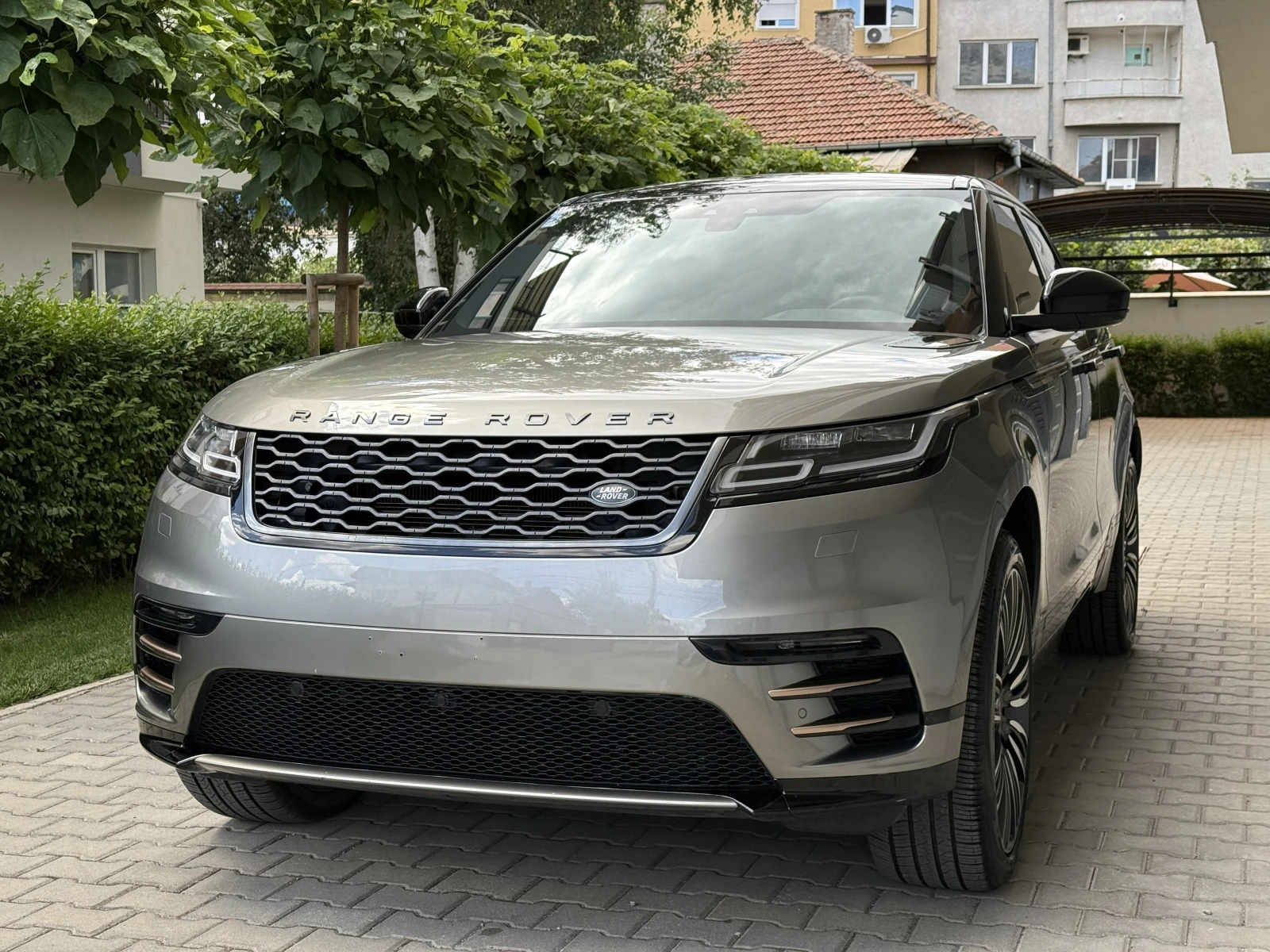 Land Rover Range Rover Velar R-Dynamic-4x4-240к.с-TOP-TOP