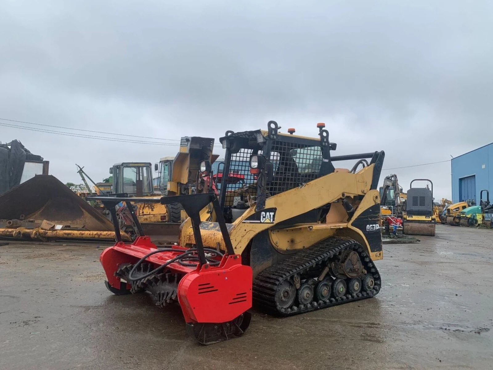 Мини челни товарачи Cat 257B