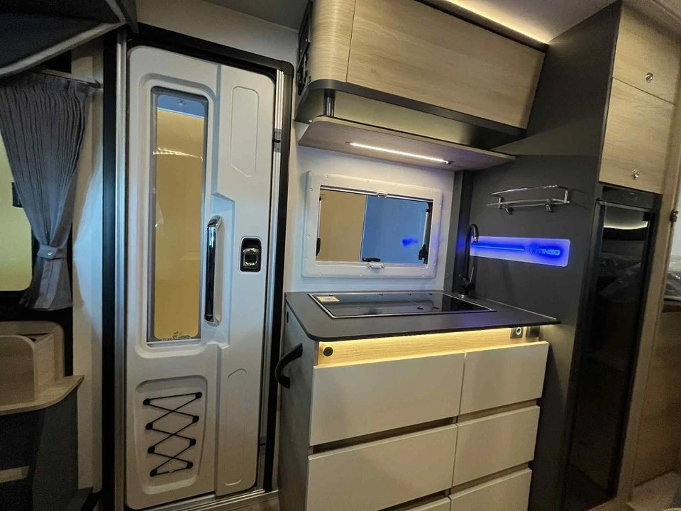 Кемпер ITINEO Famili 165к.с. LIFEPO4 батерия, снимка 5 - Каравани и кемпери - 54447735