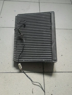 Радиатор климатик вътрешен Киа Карнивал 2.7Б В6 автомат