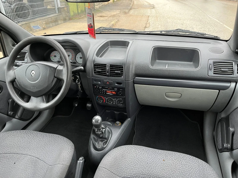 Renault Clio 1.4i КЛИМАТИК!, снимка 5 - Автомобили и джипове - 42173103