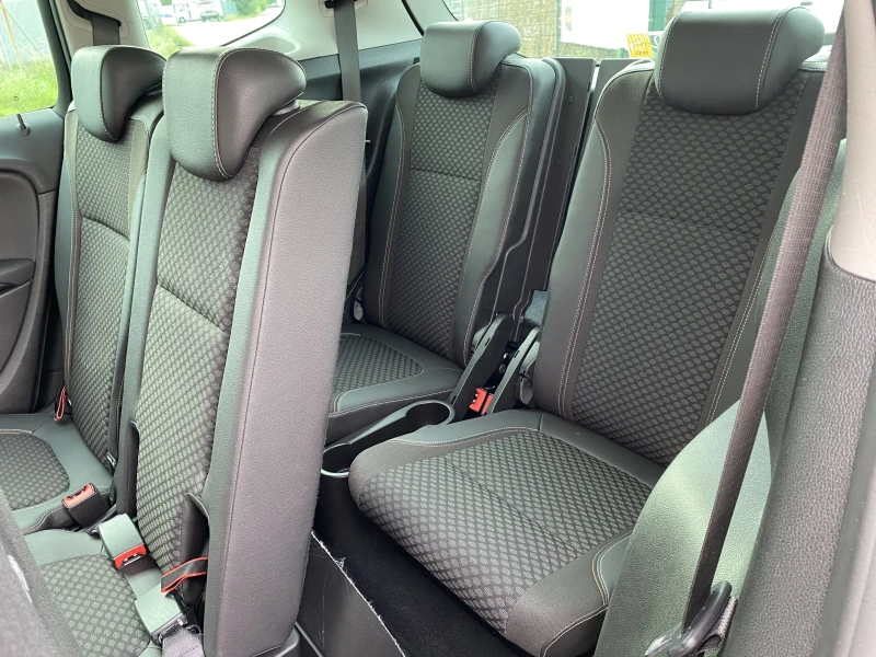 Opel Zafira 2.0CDTI, снимка 14 - Автомобили и джипове - 51366395