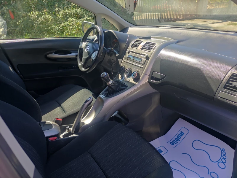 Toyota Auris 1.4d4d като нов 170000км, снимка 8 - Автомобили и джипове - 52620933