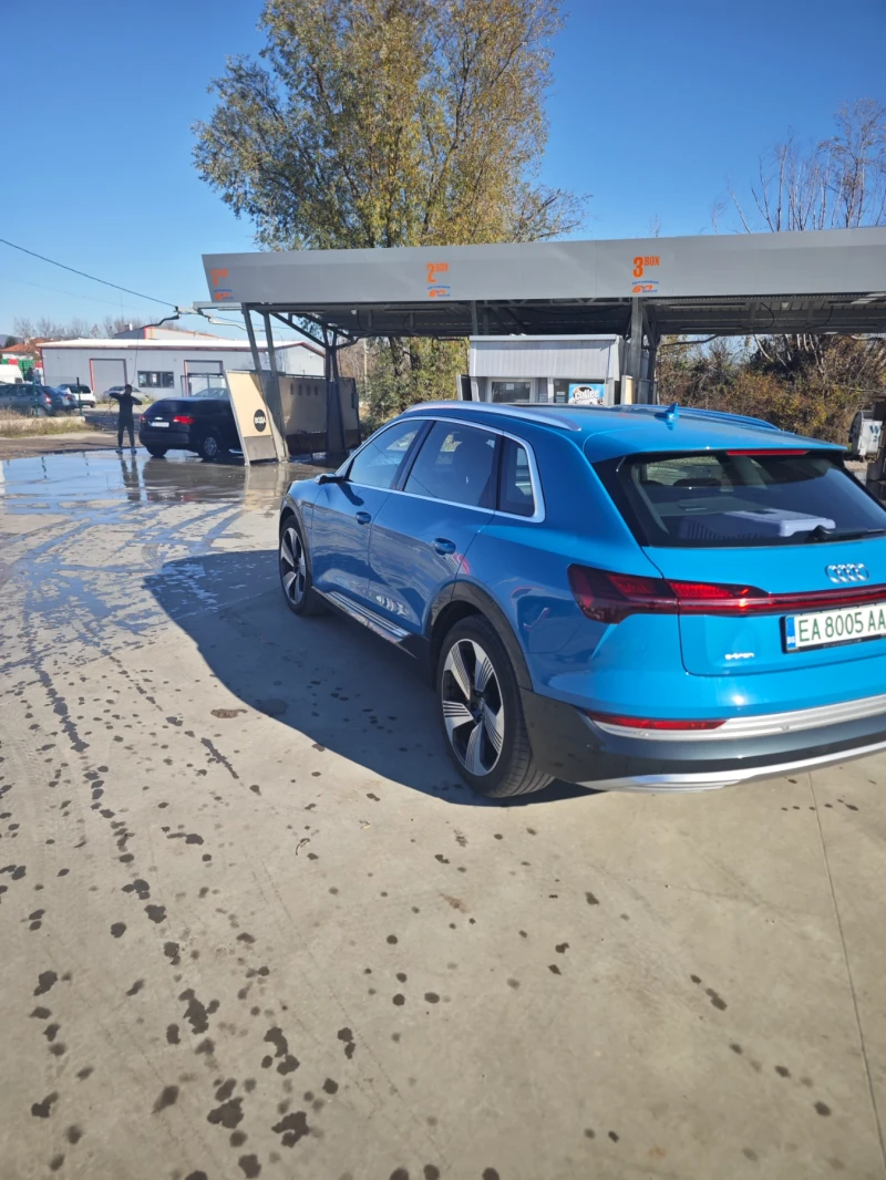 Audi E-Tron, снимка 4 - Автомобили и джипове - 52413702