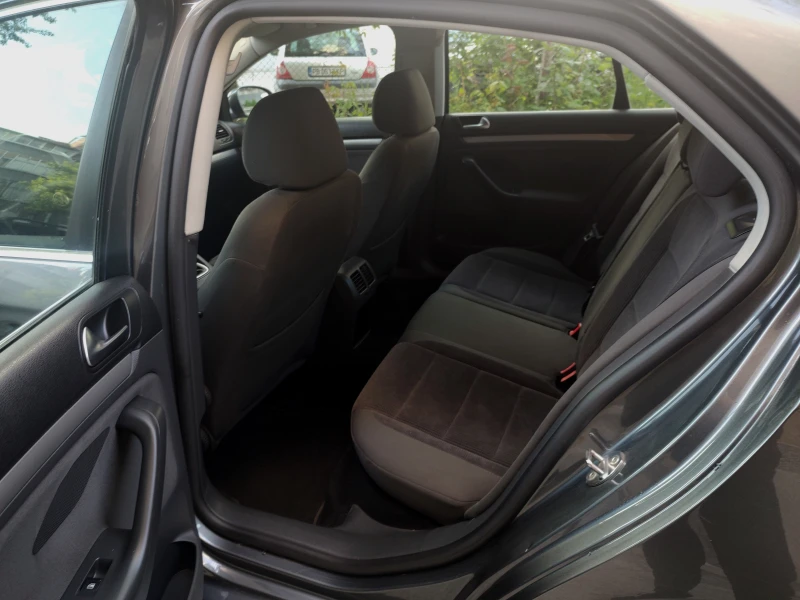 VW Jetta 1.6 102 К.С, снимка 8 - Автомобили и джипове - 52805390