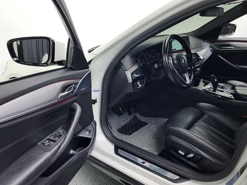 BMW 530 (G30) 530I xDrive M Sports, снимка 13 - Автомобили и джипове - 56114555