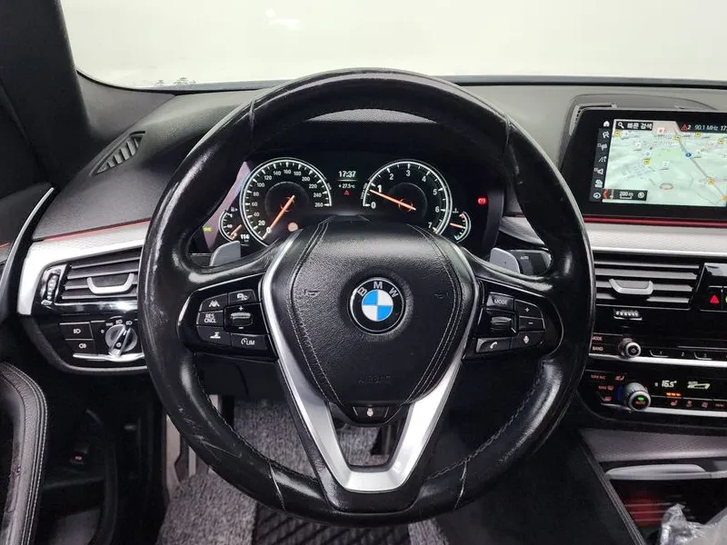 BMW 530 (G30) 530I xDrive M Sports, снимка 14 - Автомобили и джипове - 56114555