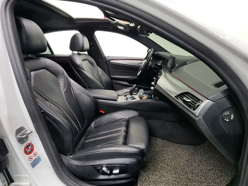 BMW 530 (G30) 530I xDrive M Sports, снимка 10 - Автомобили и джипове - 56114555