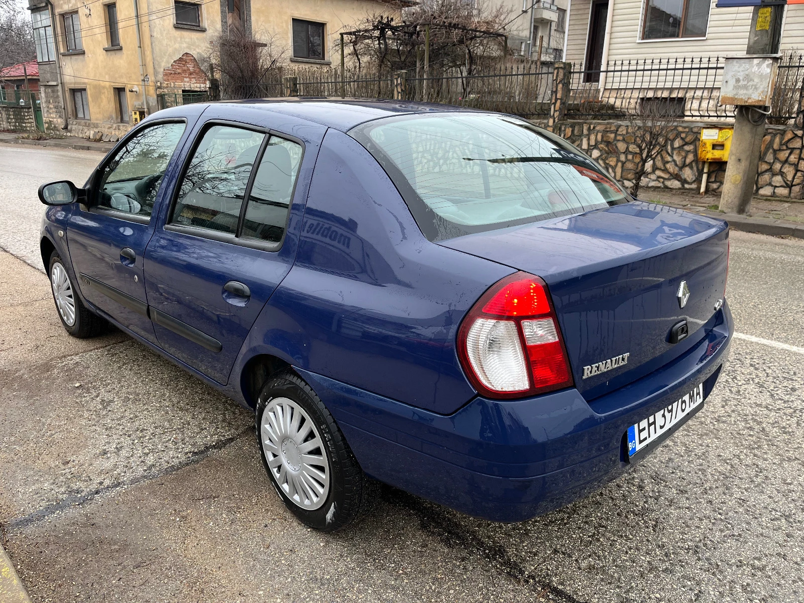 Renault Clio 1.4i КЛИМАТИК! - изображение 4