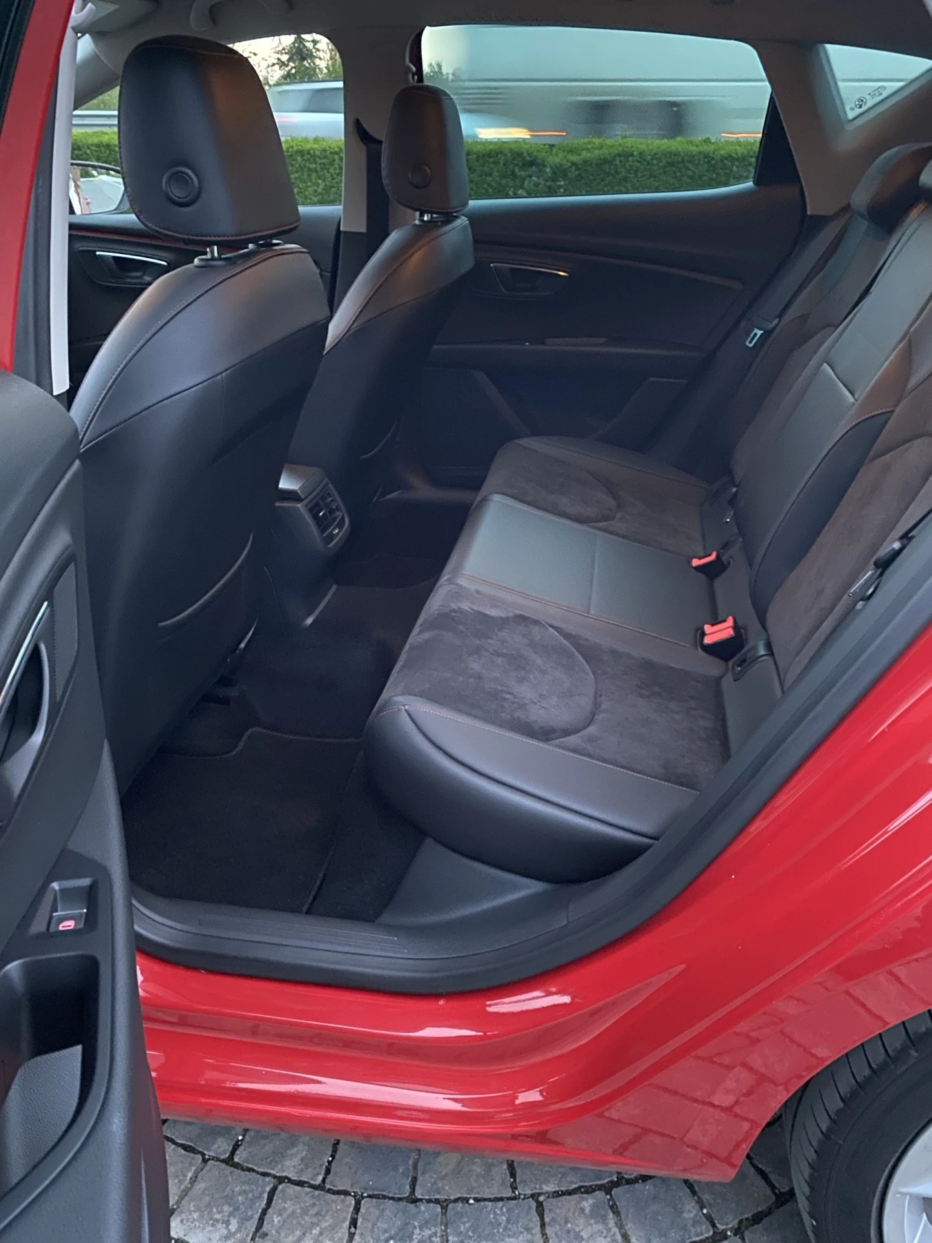 Seat Leon 2.0 TDI FR Full LED - изображение 8