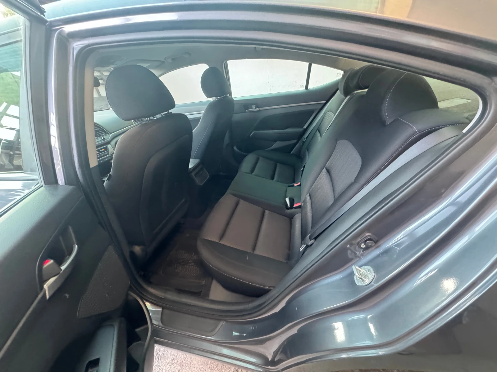 Hyundai Elantra 2.0    | Mobile.bg   12