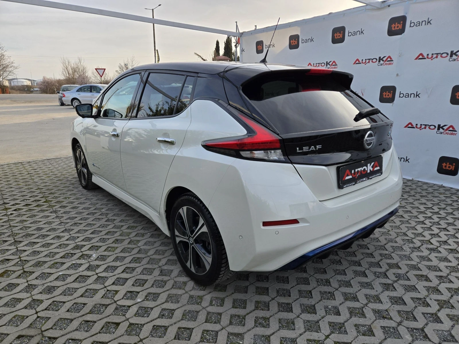Nissan Leaf  62KW= 66.000KM= TEKNA= DISTRONIC= 360= ПОДГРЕВ, снимка 5 - Автомобили и джипове - 53804305