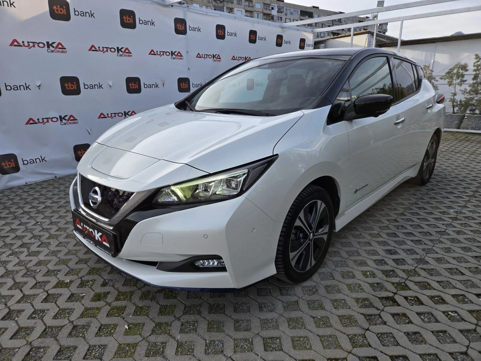 Nissan Leaf  62KW= 66.000KM= TEKNA= DISTRONIC= 360= ПОДГРЕВ, снимка 6 - Автомобили и джипове - 53804305