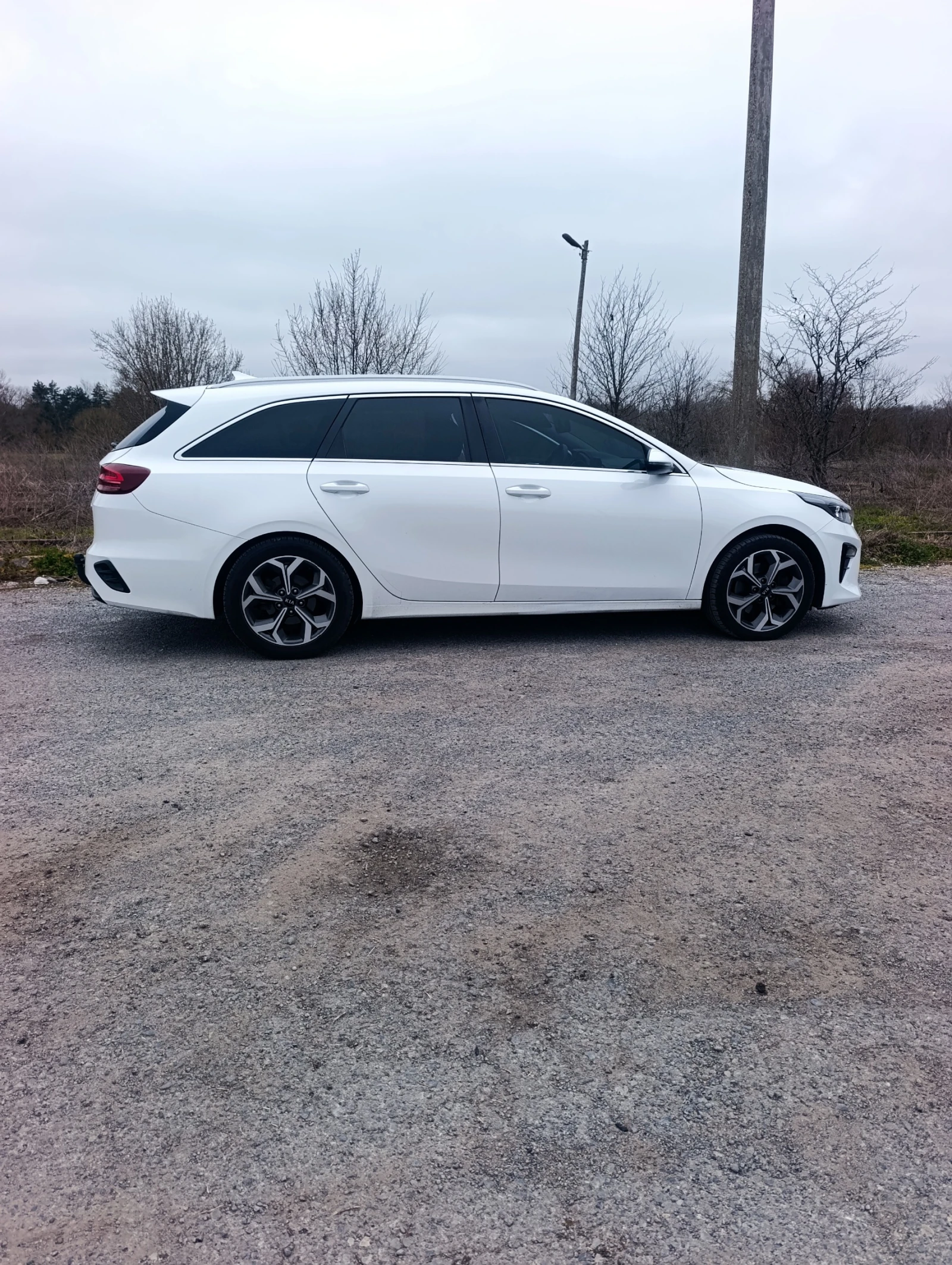 Kia Ceed Tourer Hibrid , снимка 5 - Автомобили и джипове - 53808909