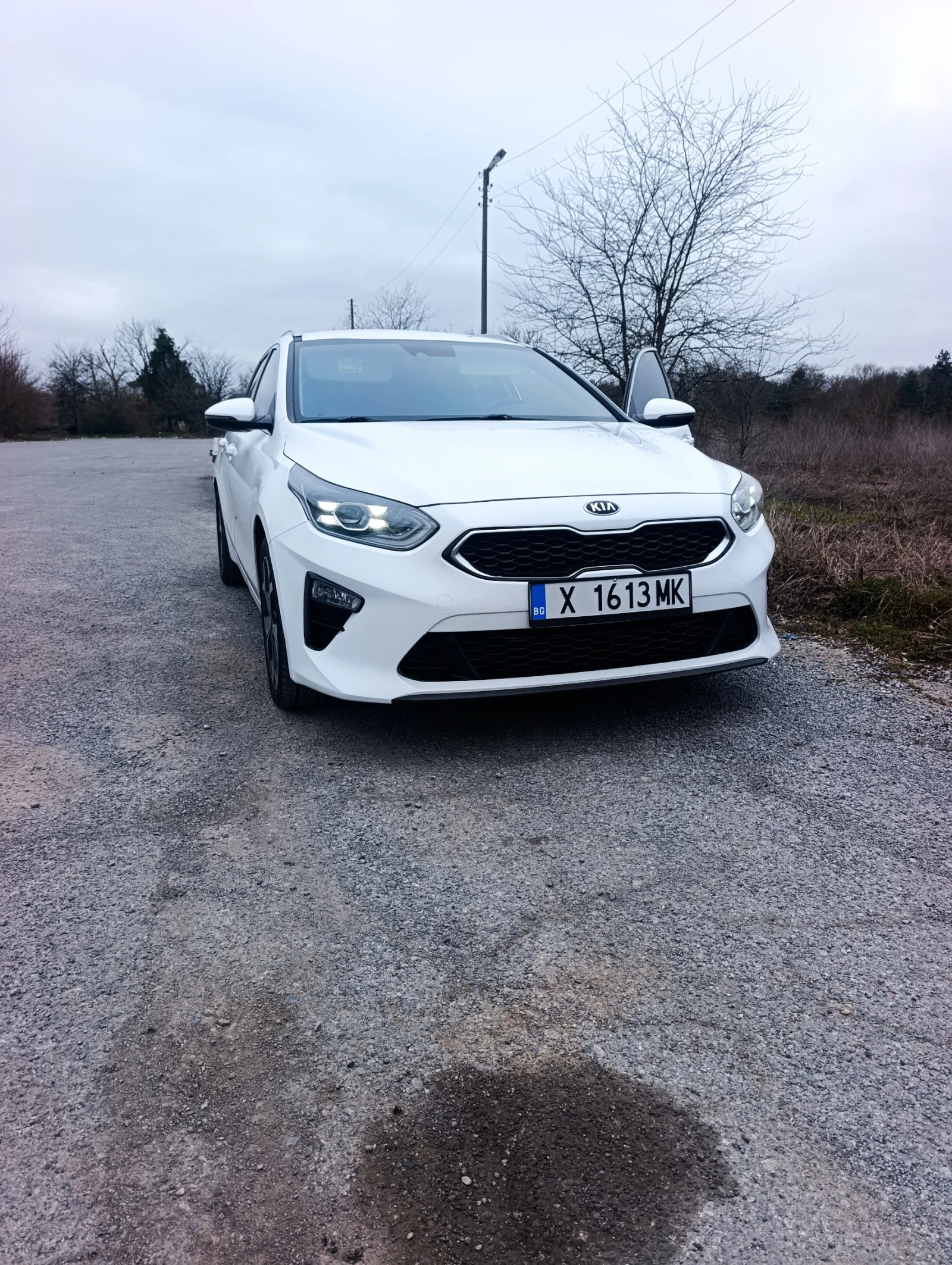 Kia Ceed Tourer Hibrid , снимка 2 - Автомобили и джипове - 53808909