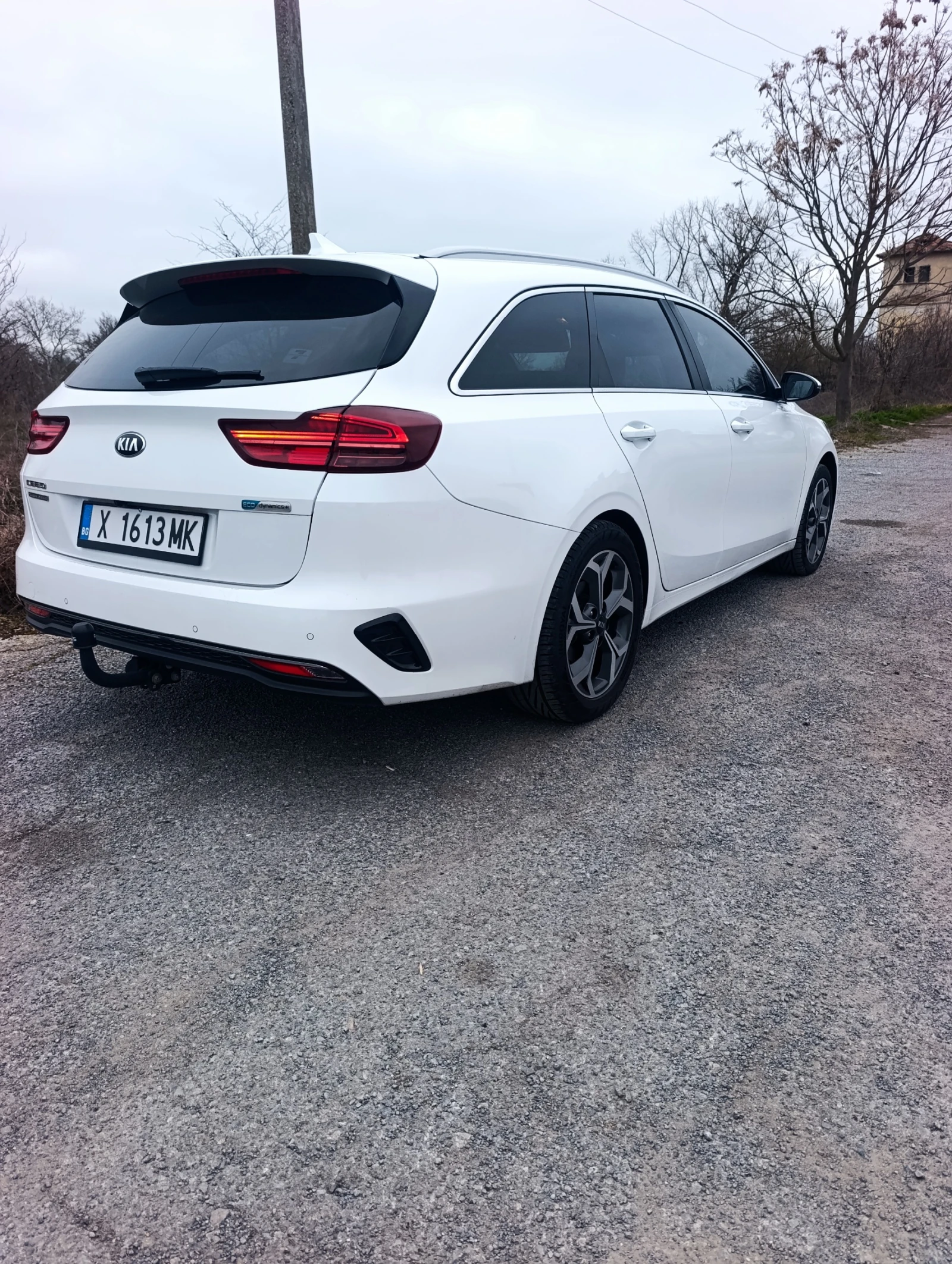 Kia Ceed Tourer Hibrid , снимка 8 - Автомобили и джипове - 53808909