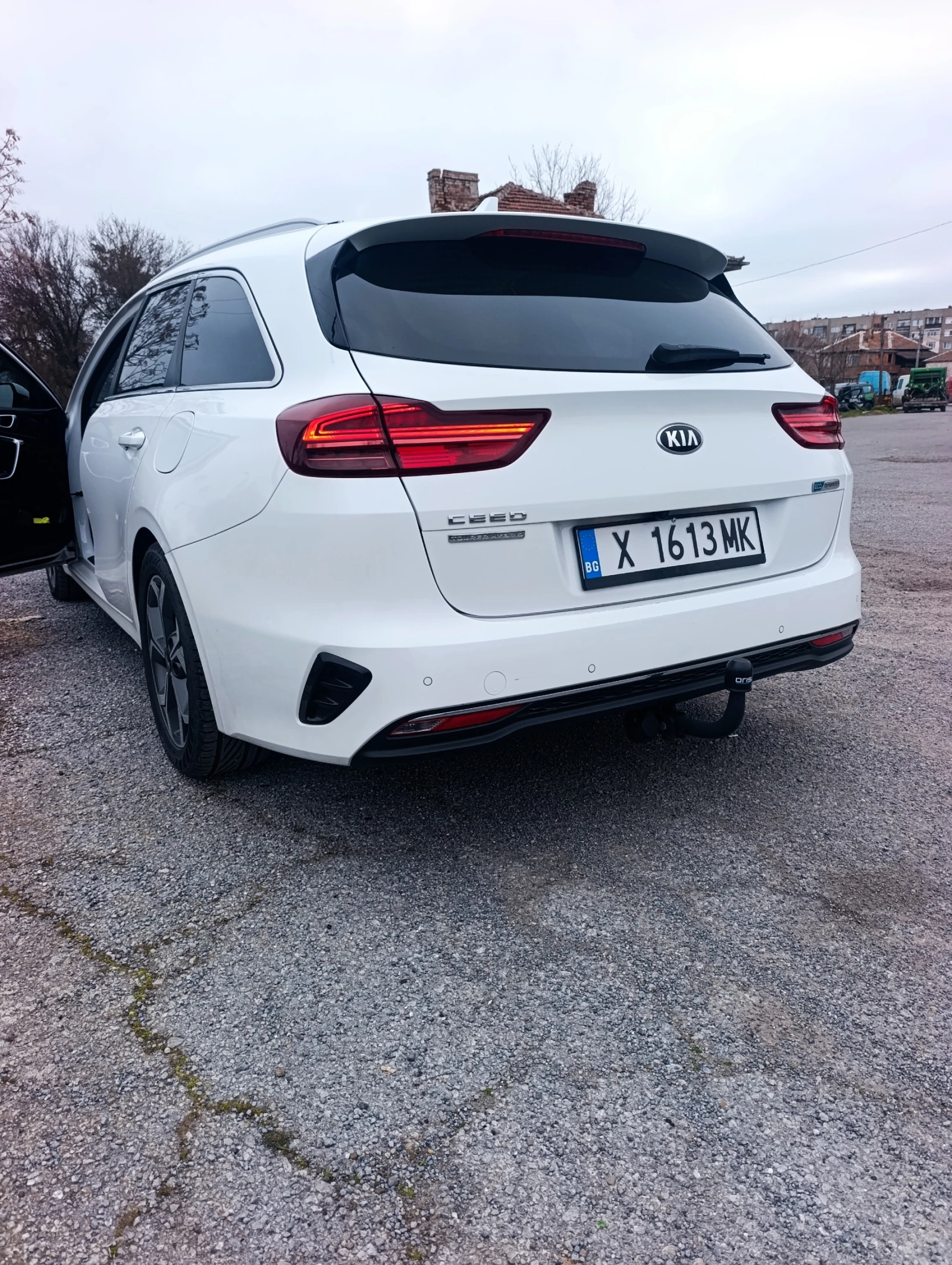 Kia Ceed Tourer Hibrid , снимка 9 - Автомобили и джипове - 53808909