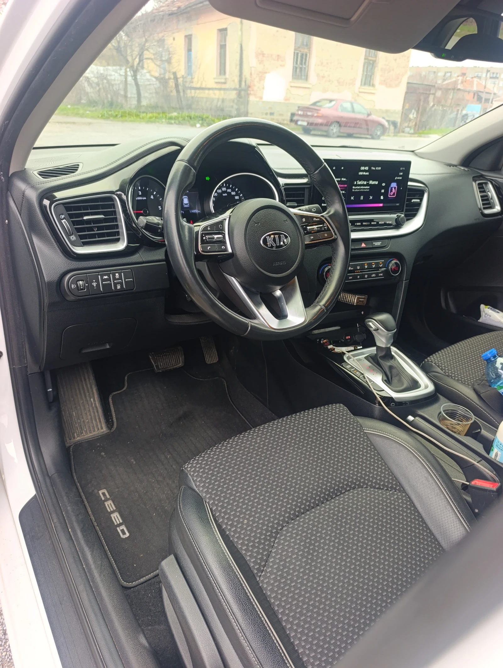 Kia Ceed Tourer Hibrid , снимка 4 - Автомобили и джипове - 53808909