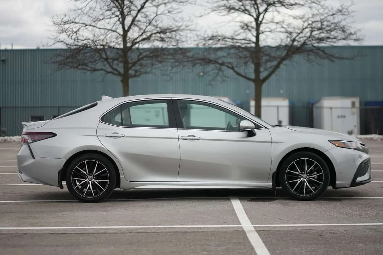 Toyota Camry * Hybrid * ЛИЦЕНЗИРАН ДИЛЪР * АВТОКРЕДИТ, снимка 3 - Автомобили и джипове - 54737591