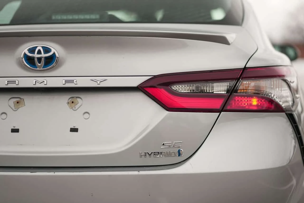 Toyota Camry * Hybrid * ЛИЦЕНЗИРАН ДИЛЪР * АВТОКРЕДИТ, снимка 16 - Автомобили и джипове - 54737591