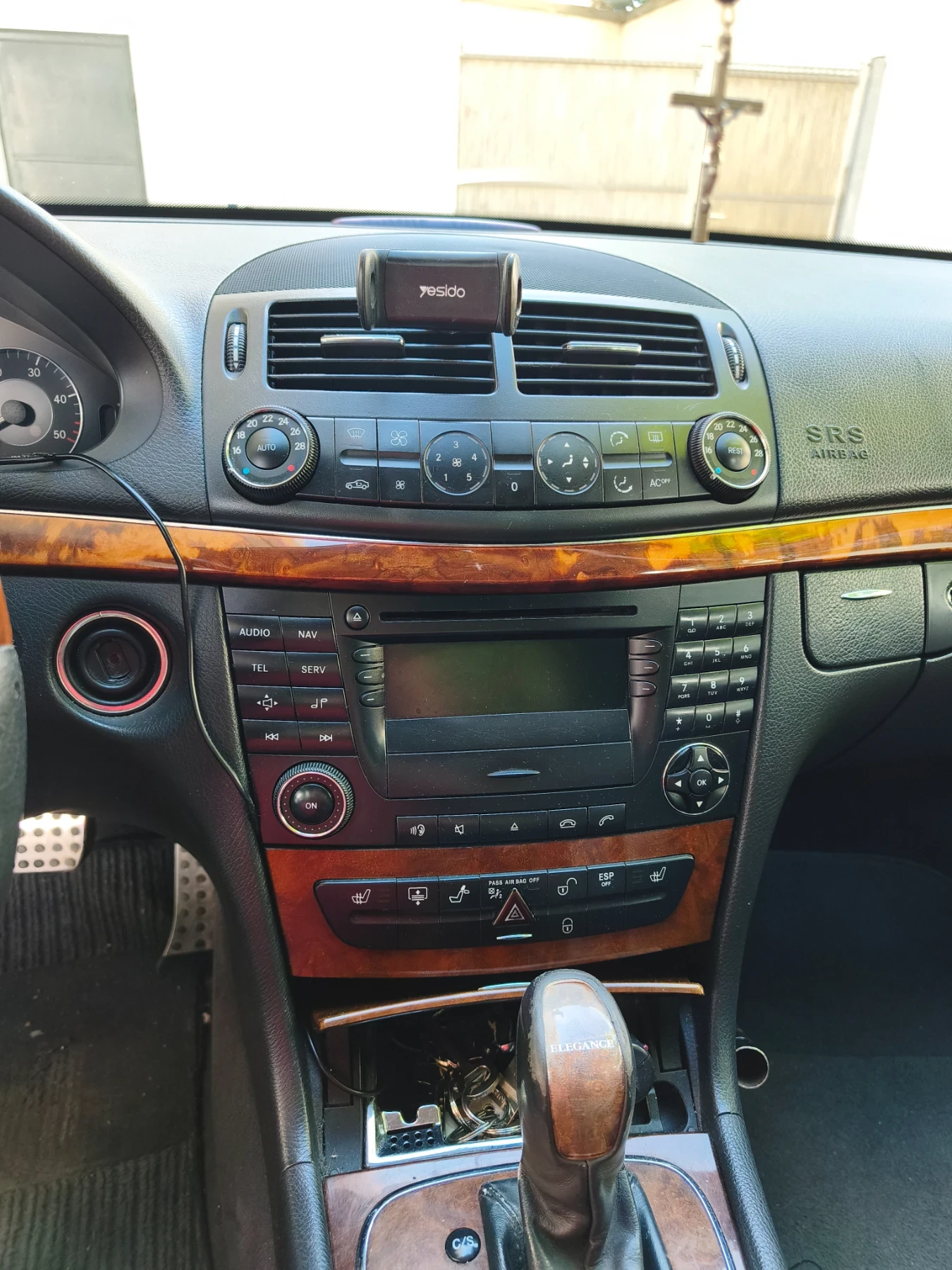 Mercedes-Benz E 220 ELEGANCE, снимка 8 - Автомобили и джипове - 54960986