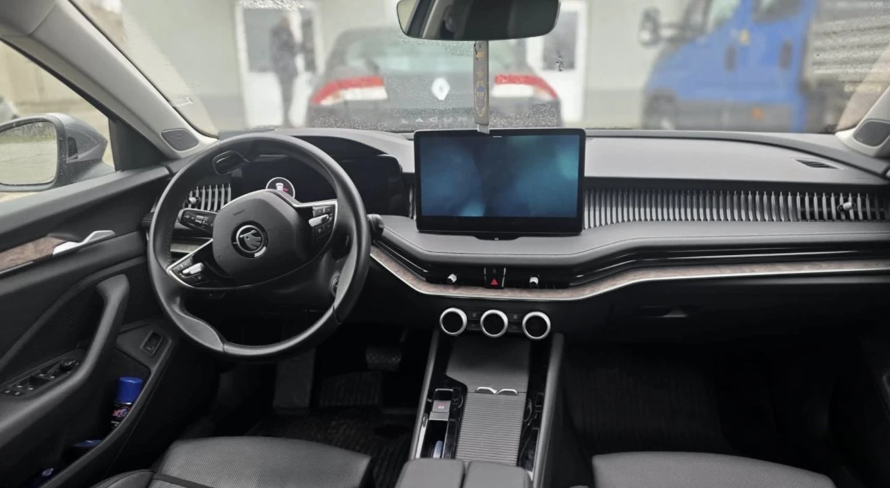 Skoda Superb Laurin & Klement 2.0TDI 193HP 4X4 DSG 2024г., снимка 8 - Автомобили и джипове - 55533250