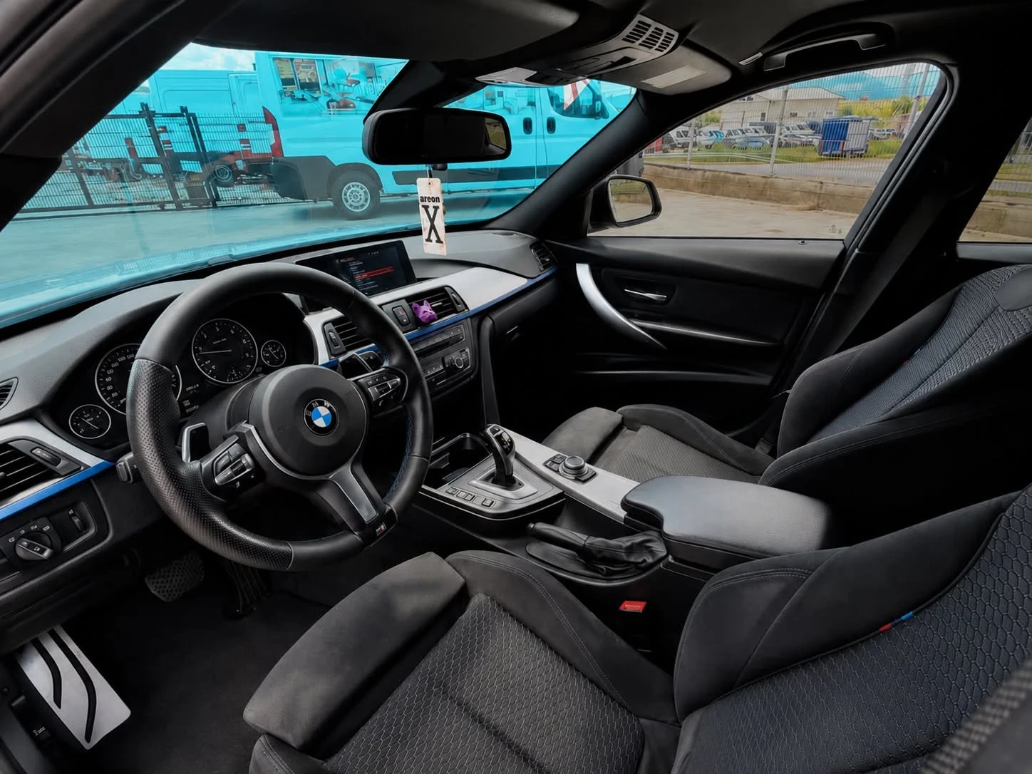 BMW 330 M Performance / SAT / DISTRONIC, снимка 5 - Автомобили и джипове - 55722238