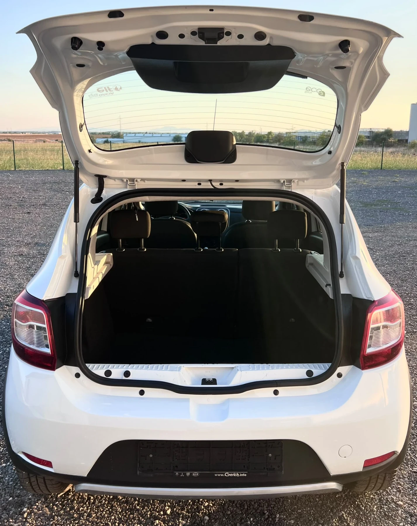 Dacia Sandero 1.5DCI/STEPWAY/90.838kм, снимка 15 - Автомобили и джипове - 56061960