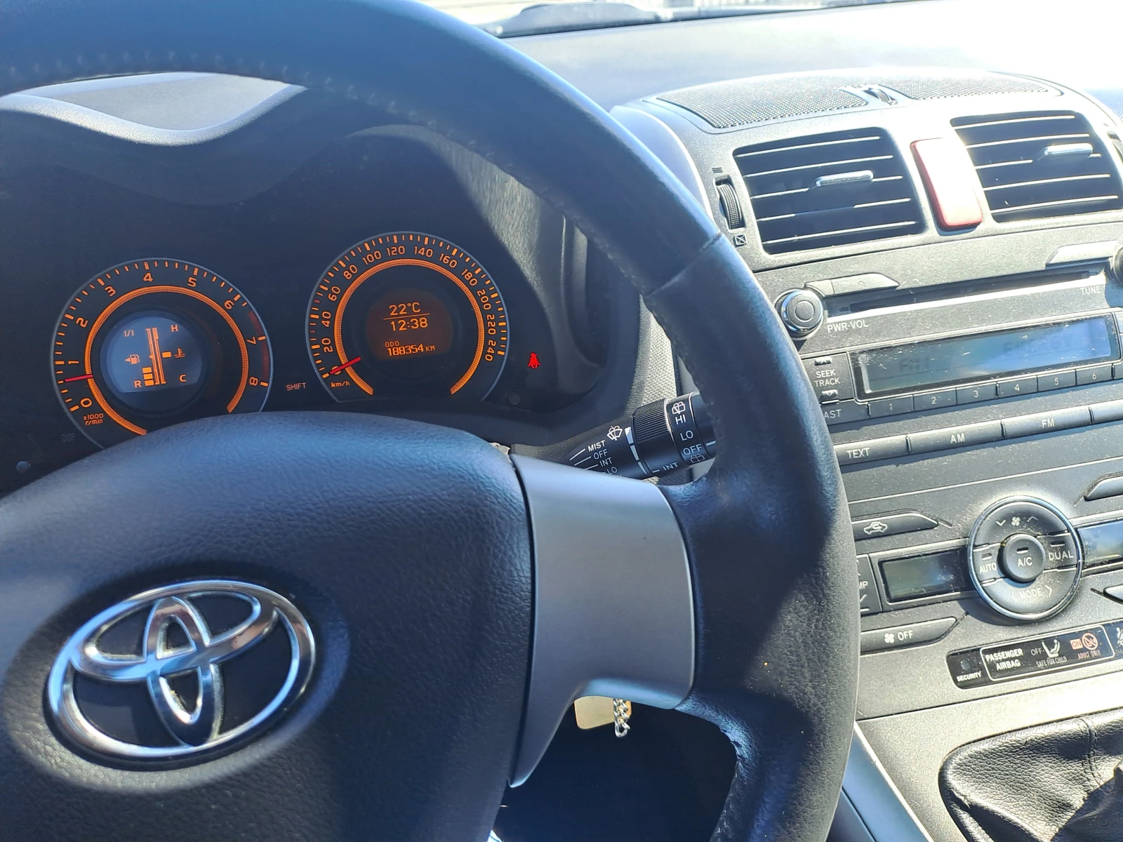 Toyota Auris 1.4VVTi 97k.c., снимка 8 - Автомобили и джипове - 56128816