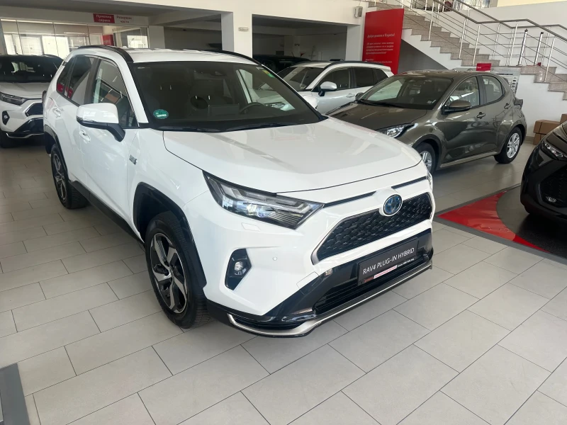 Toyota Rav4 Plug-in, снимка 9 - Автомобили и джипове - 47189825