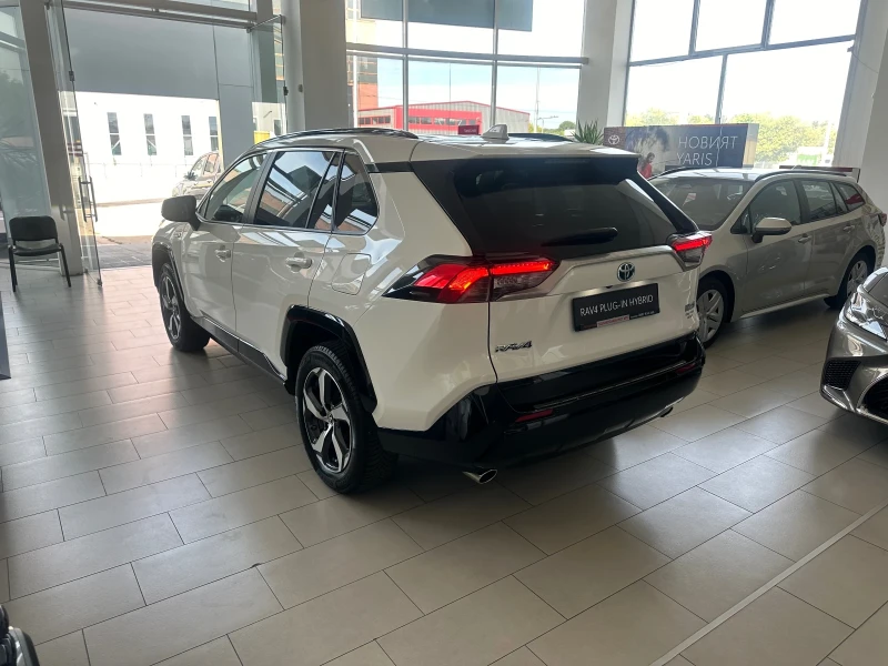 Toyota Rav4 Plug-in, снимка 3 - Автомобили и джипове - 47189825