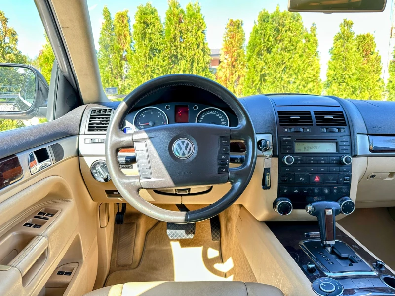 VW Touareg 3.0TDI* 224hp* ПОДГРЕВ* КОЖА* ЛИЗИНГ* БАРТЕР* , снимка 13 - Автомобили и джипове - 47278467