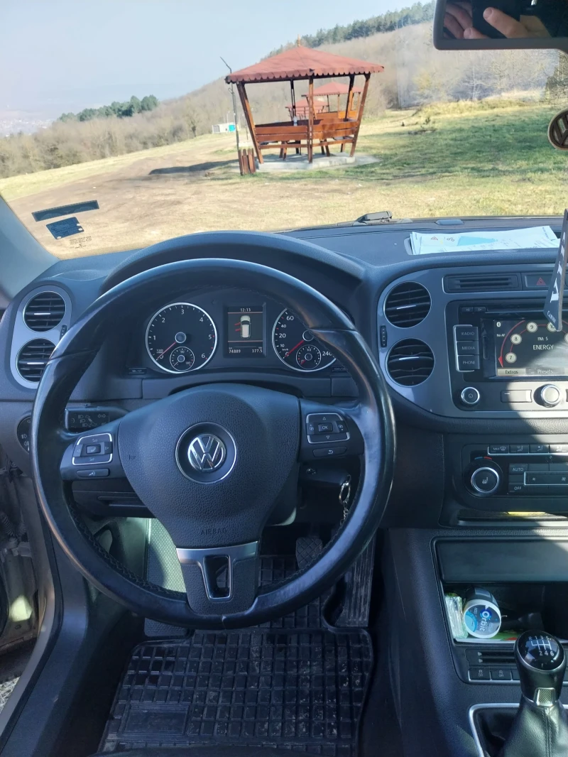 VW Tiguan, снимка 11 - Автомобили и джипове - 48789497