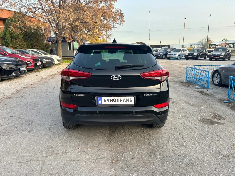 Hyundai Tucson 1.7 crdi / Автомат/Navi/Панорама/Keyless-go, снимка 4 - Автомобили и джипове - 52433271